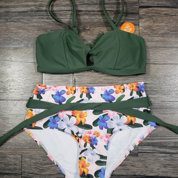 Green flower bikini set - Picture 2 of 5